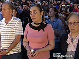 На площадь перед разрушенным грузинской артиллерией и ракетами юго-осетинским парламентом собрались сотни жителей города и всей республики На площадь перед разрушенным грузинской артиллерией и ракетами юго-осетинским парламентом собрались сотни жителей города и всей республики