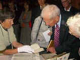 Американские коллеги посетили отделы рукописей, редкой книги, Библиотеку Вольтера, универсальный читальный зал и другие подразделения старейшего книжного собрания России Американские коллеги посетили отделы рукописей, редкой книги, Библиотеку Вольтера, универсальный читальный зал и другие подразделения старейшего книжного собрания России