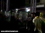Тайская полиция пытается выдворить  1000 протестующих из здания правительства