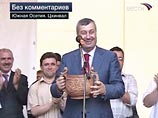 Выпив трехлитровую чашу вина, президент республики Южная Осетия обратил внимание молодежи, что это плохой пример и призвал их придерживаться здорового образа жизни