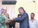 Кокойты, не пивший четыре года, сдержал обещание: на радостях осушил трехлитровую чашу вина (ФОТО) Кокойты, не пивший четыре года, сдержал обещание: на радостях осушил трехлитровую чашу вина (ФОТО)
