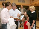 "Комсомольская правда" опубликовала топорный фотомонтаж, "обличающий" Ющенко "Комсомольская правда" опубликовала топорный фотомонтаж, "обличающий" Ющенко