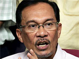 Лидер  малайзийской оппозиции  попал в парламент и уже устроил там протест 