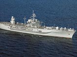 Адмиральский флагман 6-го американского флота Mount Whitney "задет в залив Суда (Крит), чтобы погрузить гуманитарную помощь и прибудет на место на следующей неделе", сообщил пресс-секретарь Пентагона Брайан Уитман, не указав, в какой порт зайдет корабль