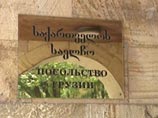 Грузия прекратила дипломатические отношения с Россией. В субботу уедут все дипломаты
Грузия прекратила дипломатические отношения с Россией. В субботу уедут все дипломаты