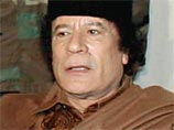 Африканские вожди присвоили Каддафи титул "Короля королей Африки" и вручили трон, яйца и одежду бубу