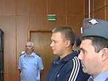 Обвинение в убийстве журналистки предъявлено трем фигурантам - Сергею Хаджикурбанову, Джабраилу и Ибрагиму Махмудовым. Еще одному фигуранту - Павлу Рягузову - предъявлено обвинение в совершении ранее с Хаджикурбановым преступлений по двум статьям УК