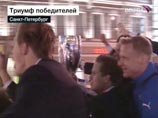 Футболисты "Зенита" показали Суперкубок жителям Петербурга Футболисты "Зенита" показали Суперкубок жителям Петербурга