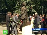 Памятник поэту Осипу Мандельштаму открыт в Воронеже 