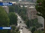 В Цхинвали уже полностью восстановлены линии электропередачи Джава-Цхинвали, Цхинвали-Знаур и Цхинвали-Ванат. "Трансформаторная подстанция города работает в штатном режиме, столица Южной Осетии обеспечена электричеством на 90%", - сообщили в МЧС