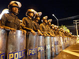 Напомним, что в ночь на вторник в Бангкоке прошли массовые беспорядки с участием сторонников правительства и оппозиции