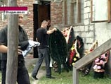 В следственных документах фигурирует еще одна цифра о погибших - это 35 человек, которые были вывезены родственниками за пределы республики и захоронены в Северной Осетии В следственных документах фигурирует еще одна цифра о погибших - это 35 человек, которые были вывезены родственниками за пределы республики и захоронены в Северной Осетии