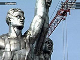 Памятник Веры Мухиной "Рабочий и колхозница" вернется на ВВЦ до 2010 года