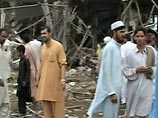 Более десяти человек погибли в результате подрыва автомобиля, устроенного неизвестными в субботу у КПП воинской части в 20 км от пакистанского города Пешавар