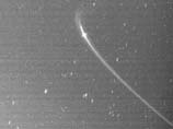 Космический аппарат обнаружил кольцо сначала у Анта, а затем у Метона, однако в отличие от колец Сатурна кольца его спутников являются прерывистыми и напоминают по форме арки