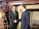 Президент Франции Николя Саркози, в свою очередь, заявил в начале переговоров, что и у России, и у ЕС "есть свои принципы и убеждения" и предложил обсудить их на встрече с Медведевым