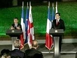 Президент Грузии Михаил Саакашвили в ночь на вторник подписал документ о дальнейших мерах по стабилизации ситуации в стране. Документ был одобрен президентами Франции и России Николя Саркози и Дмитрием Медведевым в понедельник в Москве Президент Грузии Михаил Саакашвили в ночь на вторник подписал документ о дальнейших мерах по стабилизации ситуации в стране. Документ был одобрен президентами Франции и России Николя Саркози и Дмитрием Медведевым в понедельник в Москве