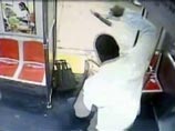 В США ищут маньяка-психопата, нападающего на пассажиров метро с гвоздодером