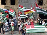 "Ассоциированное членство в РФ - вопрос сегодня так не стоит. Вопрос стоит о независимой республике Абхазия. Никаких претензий, и Россия это заявляла, она не имеет и ничего отторгать не хочет", - сказал Багапш "Ассоциированное членство в РФ - вопрос сегодня так не стоит. Вопрос стоит о независимой республике Абхазия. Никаких претензий, и Россия это заявляла, она не имеет и ничего отторгать не хочет", - сказал Багапш