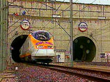 В тоннеле под Ла-Маншем загорелся грузовик с химикатами: остановлено движение поездов