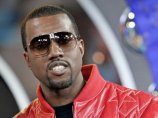 Американский рэппер Кэйни Уэст напал на фоторепортера в аэропорту Лос-Анджелеса Американский рэппер Кэйни Уэст напал на фоторепортера в аэропорту Лос-Анджелеса