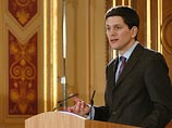 В ходе разговора Лавров, в частности, сказал: "Да кто ты б… такой, чтобы мне лекции читать". Примерно в таких же выражениях глава российской дипломатии поинтересовался у Милибэнда, известно ли ему что-либо о российской истории В ходе разговора Лавров, в частности, сказал: "Да кто ты б… такой, чтобы мне лекции читать". Примерно в таких же выражениях глава российской дипломатии поинтересовался у Милибэнда, известно ли ему что-либо о российской истории