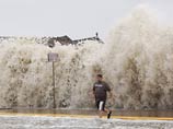 Предвестники урагана Айк - 6-метровые волны уже обрушились на побережье США