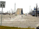 Ураган "Айк", которому присвоена вторая категория опасности, в субботу добрался до населенных пунктов американского штата Техас