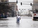 Сейчас ураган ослаб и превратился в тропический шторм. Более миллиона жителей прибрежной части штатов Техас и Луизиана заранее перебрались подальше от стихийного бедствия