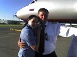 Командир экипажа Родион Медведев со стюардессой Ольгой Кучма Командир экипажа Родион Медведев со стюардессой Ольгой Кучма