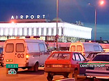 По словам сотрудника МЧС, в 21:35 по московскому времени борт сообщением "Домодедово"-"Пулково" "из-за невыходившего шасси совершил аварийную посадку на летном поле аэродрома" По словам сотрудника МЧС, в 21:35 по московскому времени борт сообщением "Домодедово"-"Пулково" "из-за невыходившего шасси совершил аварийную посадку на летном поле аэродрома"
