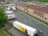 Как напоминает издание, еще в марте 2007 года Россия заявила о том, что поставлять на ее территорию продовольствие будут иметь право только те предприятия, которые аттестует Россельхознадзор Как напоминает издание, еще в марте 2007 года Россия заявила о том, что поставлять на ее территорию продовольствие будут иметь право только те предприятия, которые аттестует Россельхознадзор