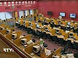 В среду российские фондовые биржи вновь закрылись досрочно в связи с резким обрушением курсов акций В среду российские фондовые биржи вновь закрылись досрочно в связи с резким обрушением курсов акций