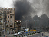 В среду неизвестные обстреляли из гранатометов американское посольство в столице Йемена и взорвали заминированный автомобиль