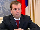 Медведев в среду на заседании Совета безопасности РФ заявил о необходимости "доработать и принять федеральный закон о южной границе арктической зоны России"