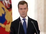 Такая агрессивная речь идет вразрез с явным стремлением Дмитрия Медведева разрядить обстановку и выровнять российско-американские отношения и его призывами не воскрешать "стереотипы прошлого"