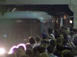 На "зеленой" ветке московской подземки в час пик сбился график движения поездов: на рельсы упал человек