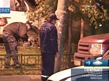 В Москве под капотом автомобиля сработало взрывное устройство: двое пострадавших В Москве под капотом автомобиля сработало взрывное устройство: двое пострадавших