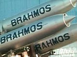 Ракета "БраМос" ("Брахмапутра - Москва") представляют собой двухступенчатую крылатую ракету длиной 9 метров