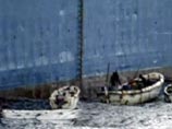 Сомалийские пираты, захватившие украинское судно Faina с танками на борту, клянутся бороться до конца, несмотря на осаду кораблей американского флота