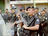 В столице Гватемалы вооруженный мужчина захватил в заложники 43 человека