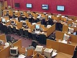 Российские биржи во вторник утром в очередной раз приостановили торги из-за резкого снижения котировок Российские биржи во вторник утром в очередной раз приостановили торги из-за резкого снижения котировок