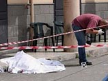 В итальянском городе Казал-ди-Принципе киллеры учинили кровавую вендетту, расстреляв мужчину на глазах у полицейских во время игры в покер В итальянском городе Казал-ди-Принципе киллеры учинили кровавую вендетту, расстреляв мужчину на глазах у полицейских во время игры в покер