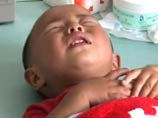 В настоящее время из-за отравления содержащимся в молочных продуктах меламином в больницах Китая продолжают проходить лечение 10 тысяч 666 детей