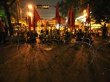В Таиланде мятежники готовы сдаться властям - их больше не обвиняют в измене В Таиланде мятежники готовы сдаться властям - их больше не обвиняют в измене