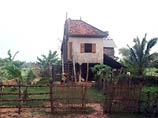 Развод по-камбоджийски: во избежание судебной волокиты и денежных трат, супруги просто распилили дом