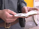 В Москве 2 милиционера вымогали деньги у пассажирки автобуса азиатской внешности В Москве 2 милиционера вымогали деньги у пассажирки автобуса азиатской внешности