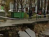 Часть улицы в центре Петропавловска-Камчатского провалилась под землю
