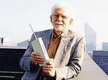 Прошло ровно 25 лет с начала работы первого в мире (по версии его производителя Motorola) коммерческого мобильного телефона Motorola DynaTAC 8000X Прошло ровно 25 лет с начала работы первого в мире (по версии его производителя Motorola) коммерческого мобильного телефона Motorola DynaTAC 8000X