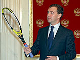 Президент России Дмитрий Медведев счел недостаточными меры по развитию физкультуры и спорта в России и указал на имеющиеся недостатки в спортивной отрасли